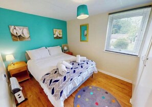 2 bedrooms, iron/ironing board, travel cot, WiFi - Bryntin, Old Court Kenegie Manor Gulval Penzance (Gulval)