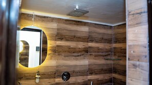Deluxe Cottage, Garden View | Bathroom | Shower, towels, toilet paper - The Inaka Goa (Canacona)