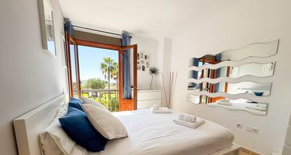 Bright Modern Apartment Shared Pool KUC01