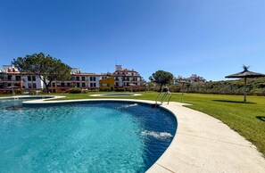 Pool - Bright Modern Apartment Shared Pool KUC01 (Ayamonte)
