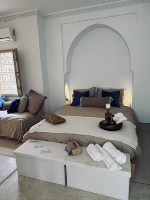 5 bedrooms, in-room safe, iron/ironing board, WiFi - Riad in the shade of orange trees. (Marrakesh)