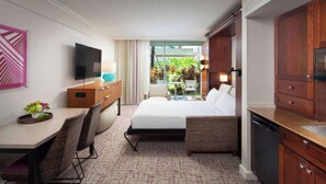 办公桌、熨斗/熨衣板、旅行婴儿床、WiFi