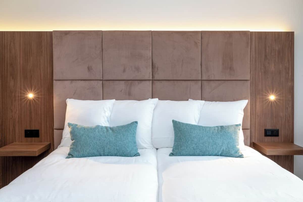 Quarto casal ou duplo luxo, sacada, vista para o parque | Wi-Fi de cortesia