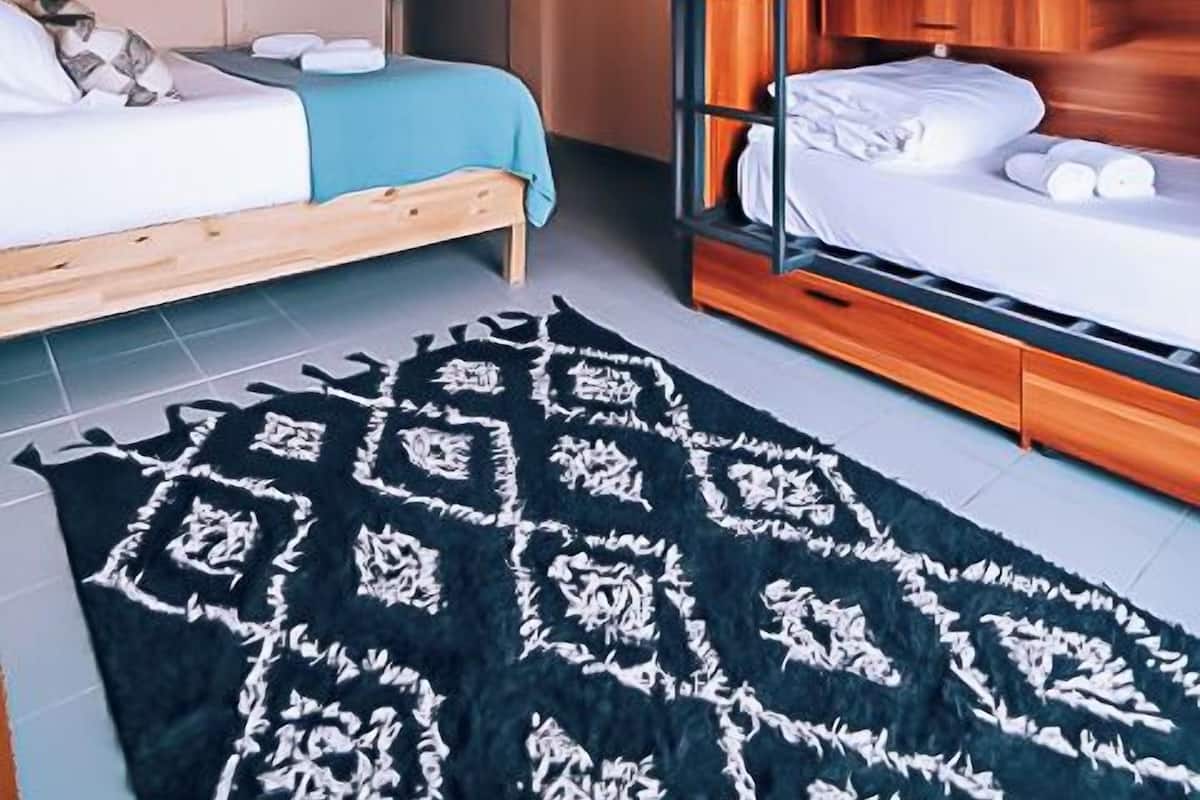 Quadruple Room, Balcony, City View (Family Room) | Peti besi dalam bilik, Wi-fi percuma