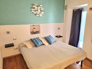 1 habitación, wifi y ropa de cama