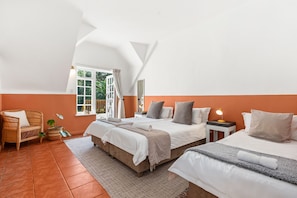 5 bedrooms, free WiFi, bed sheets