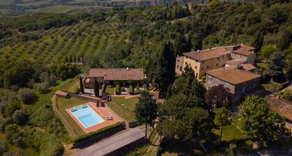 Tuscan Apartment Getaway: Charming apartment with pool and panorama view