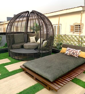 Terrace/patio - Cozy 2-bedroom apartment in Lekki with WIFI, AC and a private lounge (lekki)