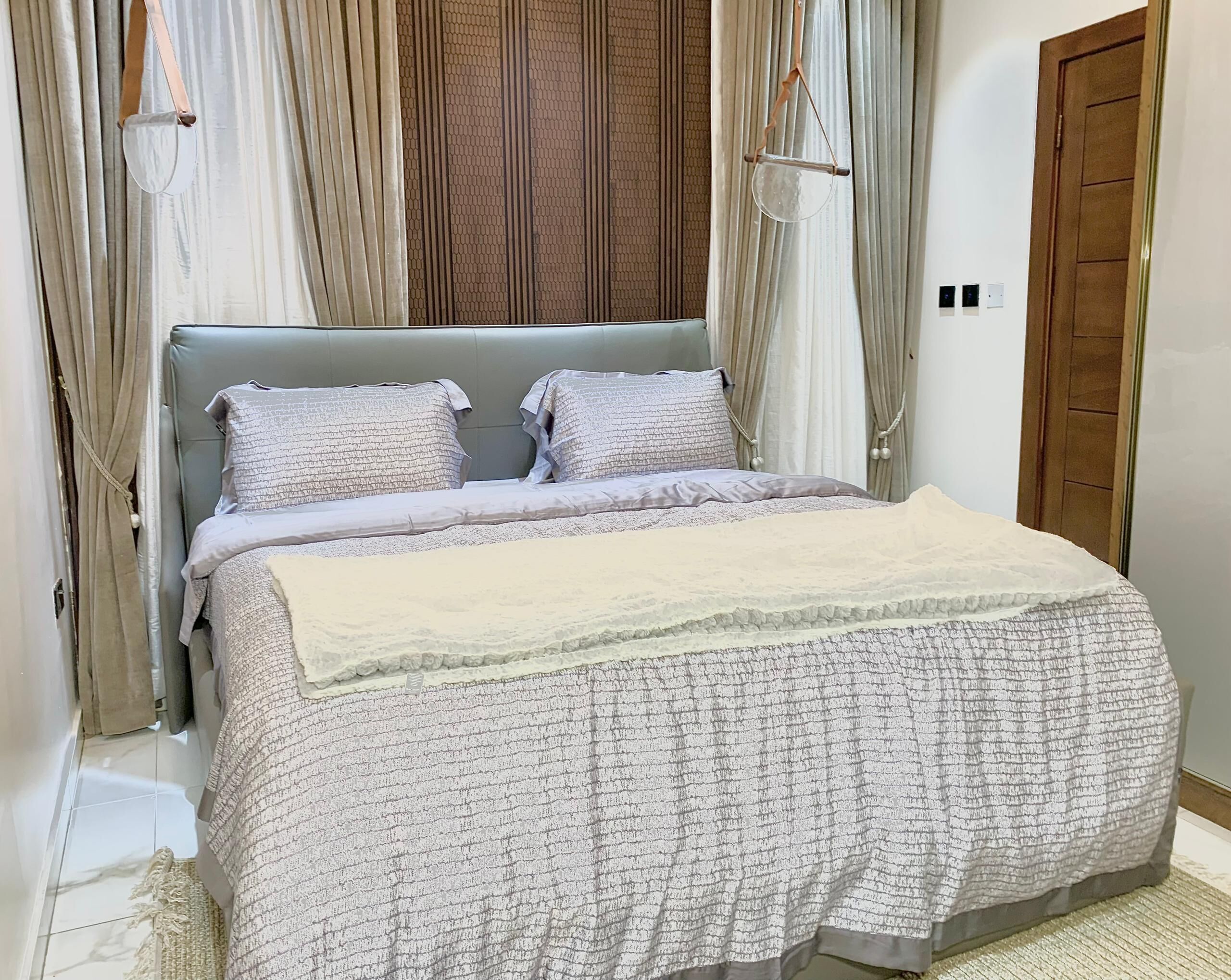 2 bedrooms, iron/ironing board, WiFi