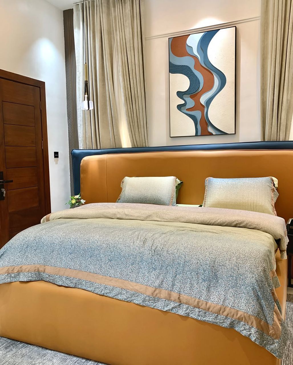 2 bedrooms, iron/ironing board, WiFi