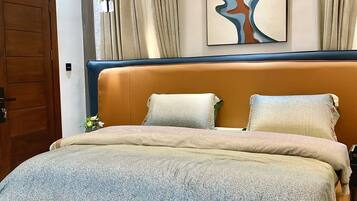 2 bedrooms, iron/ironing board, WiFi