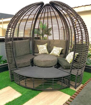 Terrace/patio - Cozy 2-bedroom apartment in Lekki with WIFI, AC and a private lounge (lekki)