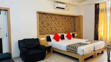 Standaard kamer, 1 twee- of 2 eenpersoonsbedden | Een bureau, gratis wifi