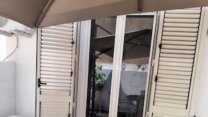 An outdoor patio with a round table, chairs, and a ceiling fan. - BLUE SEA..... YOUR DREAM VACATION! (Avola)