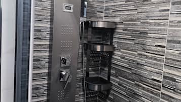 Dusche, Haartrockner, Bidet, Handtücher