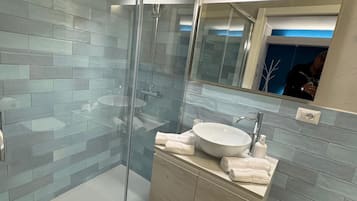 Apartamento, 1 cama doble, cocina básica | Baño