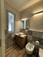 Apartment, Kitchenette | Bathroom