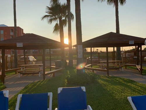 Gulfview II -  Seconds from the Beach, Pool!