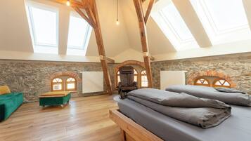 2 bedrooms, iron/ironing board, travel cot, WiFi