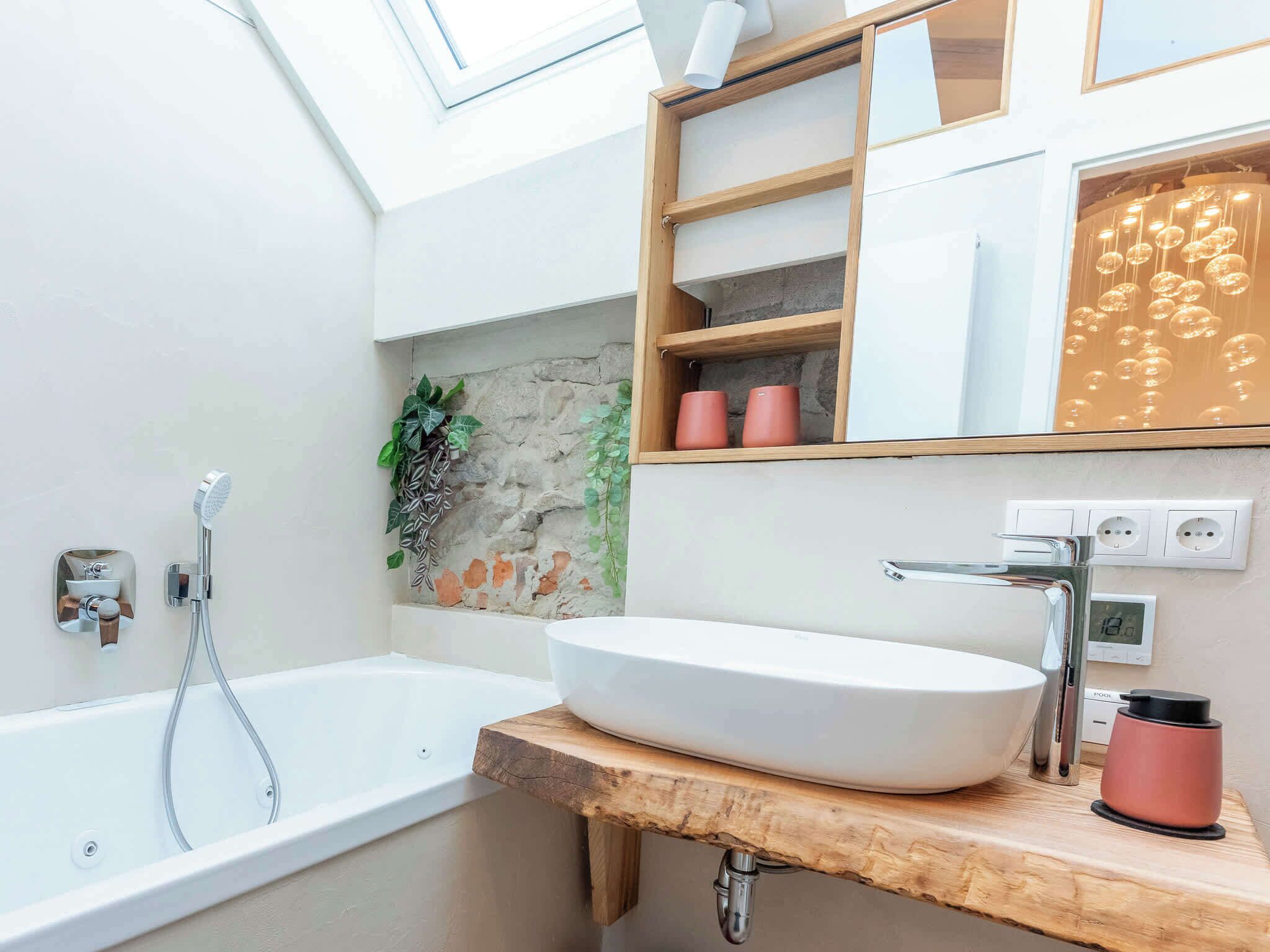 Dusche, Haartrockner, Seife, Toilettenpapier