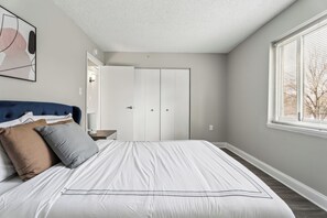 2 bedrooms, desk, iron/ironing board, travel crib