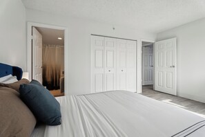 2 bedrooms, desk, iron/ironing board, travel cot