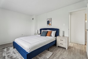 2 bedrooms, desk, iron/ironing board, travel cot - Legacy at Imperial Village  817 I  2Bed 2 Bath (Ric hmond)