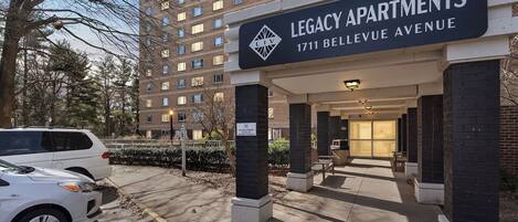 A building with a sign reading "Legacy Apartments 1711 Bellevue Avenue."