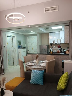 Interior - Spacious 1BR Apartment in Dubai Marina-Opp. Marina Walk-5 Mins Walk To JBR Beach (Dubai)