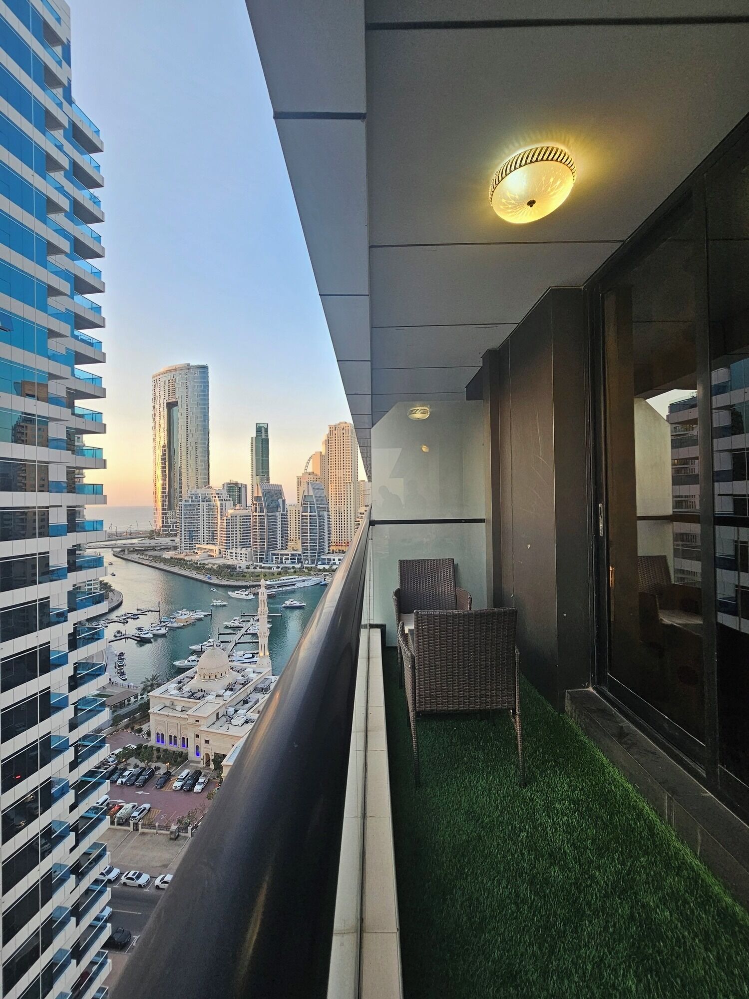 المنطقة المحيطة بالمنشأة