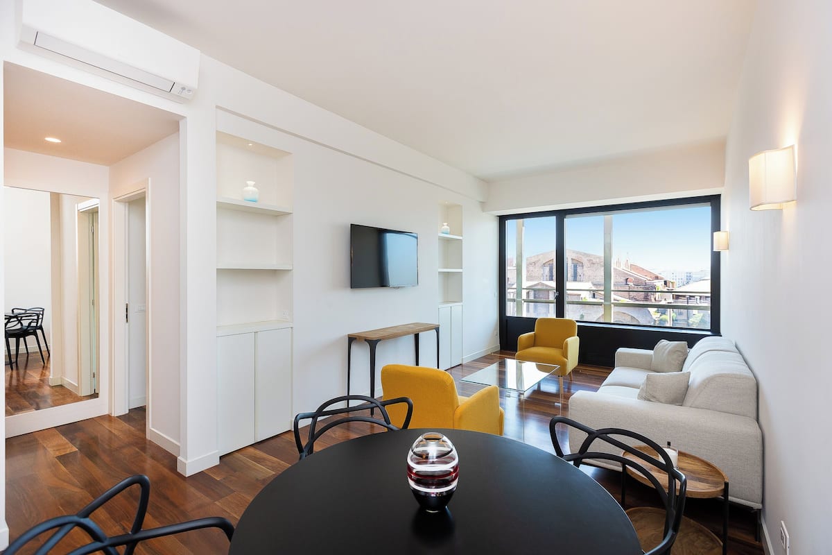 Deluxe-Apartment, Stadtblick | Wohnbereich | Plasmafernseher