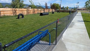 Property grounds - Teton Peaks Stay and Play Flat (Driggs)