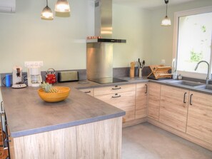 Kühlschrank, Mikrowelle, Ofen, Geschirrspüler