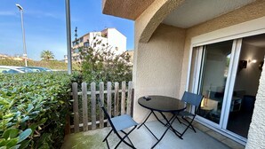 Outdoor dining - Comfy studio 4 pers steps from port with terrace (Saint-Cyprien)