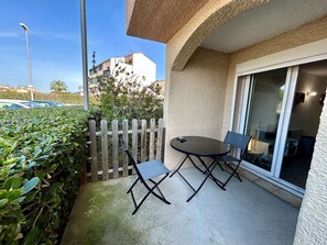 Outdoor dining - Comfy studio 4 pers steps from port with terrace (Saint-Cyprien)