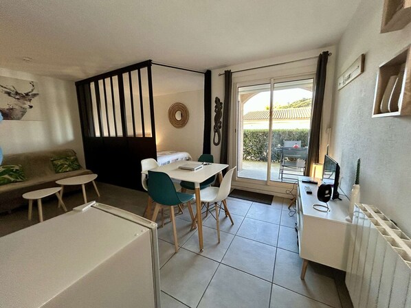 Room - Comfy studio 4 pers steps from port with terrace (Saint-Cyprien)
