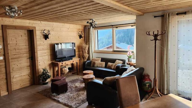 Living area - 3-room chalet with WIFI, parking and terrace in Châtel (Châtel)