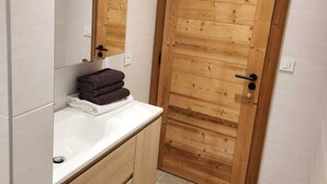 Bathroom - 3-room chalet with WIFI, parking and terrace in Châtel (Châtel)