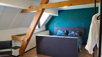 Comfort-Dreibettzimmer, Gartenblick | Bügeleisen/Bügelbrett, kostenloses WLAN