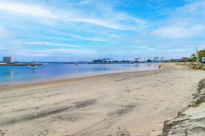 Una playa cerca