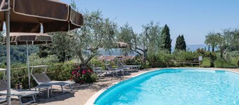 Beautiful apartment in villa for 4 people with WIFI, pool and TV, close to San Gimignano