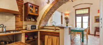 Cosy apartment in villa for 2 people with pool, WIFI and TV, close to San Gimignano