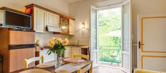 Beautiful apartment in villa for 2 people with WIFI, A/C, pool, TV and patio, close to San Gimig...