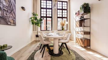 Apartamento Deluxe, 2 habitaciones, vistas a la ciudad | Zona de estar