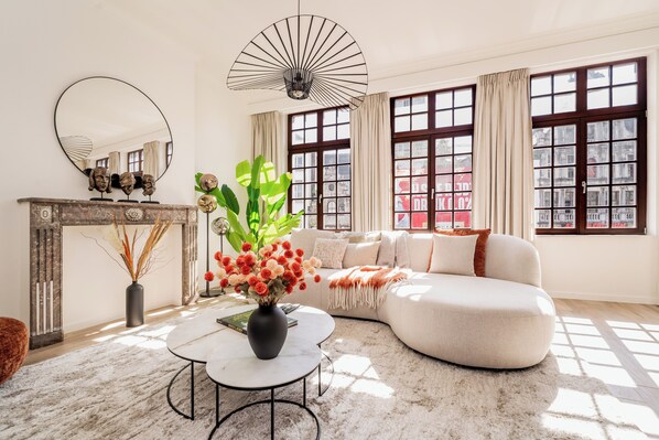 Deluxe Apartment, 3 Bedrooms, City View | Living room