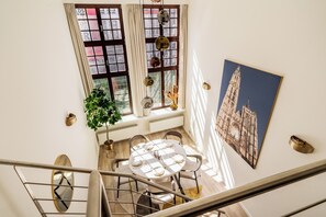 Deluxe appartement, 2 slaapkamers, uitzicht op stad | Woonruimte