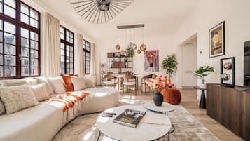 Deluxe Apartment, 3 Bedrooms, City View | Living room