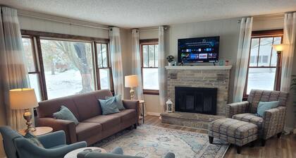 My Roam'n Empire - Super Cute with Water Toys and Great Location! Walk to Downtown and Beach!