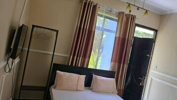 Comfort-Einzelzimmer | Laptopgeeigneter Arbeitsplatz