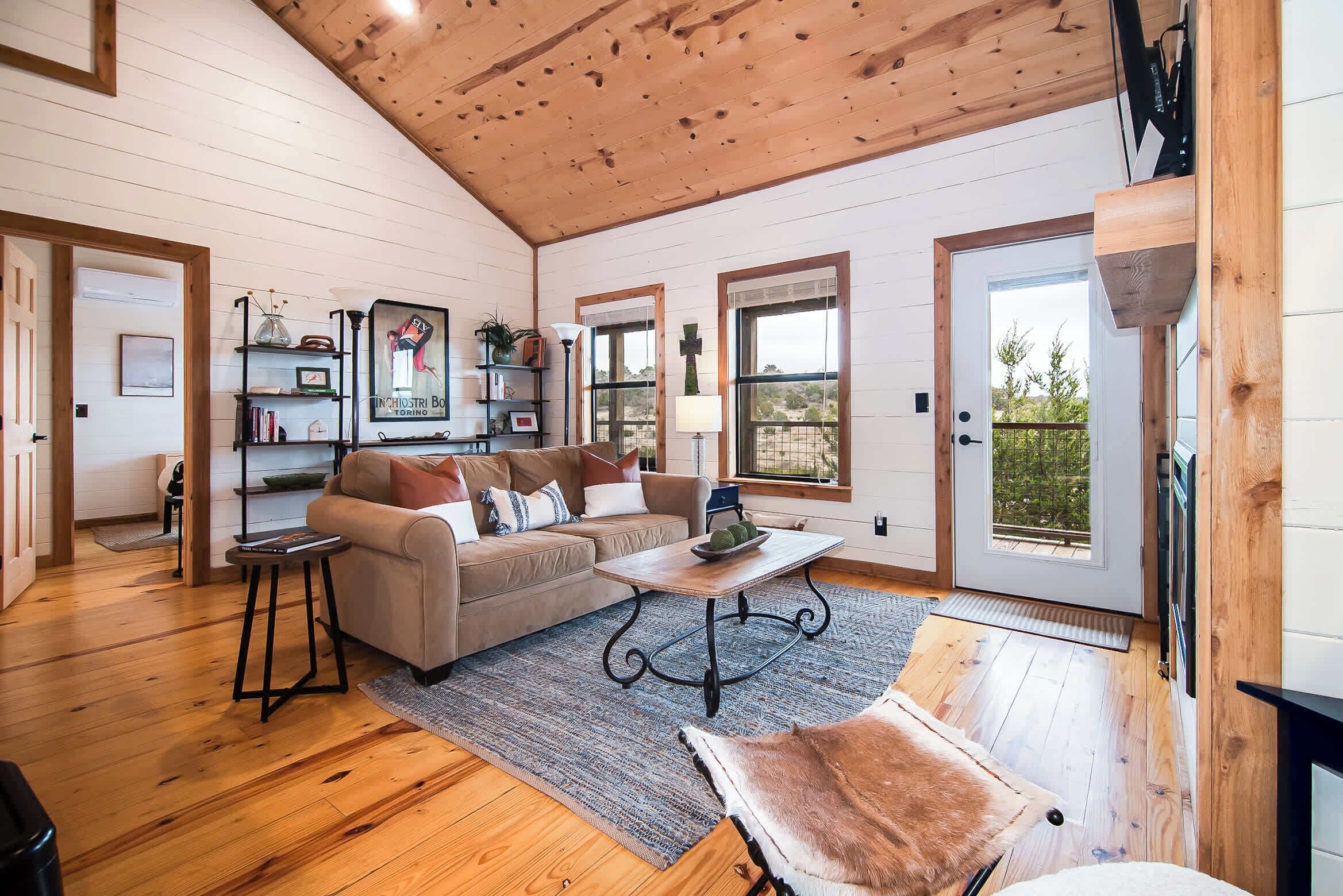 TV, fireplace, offices